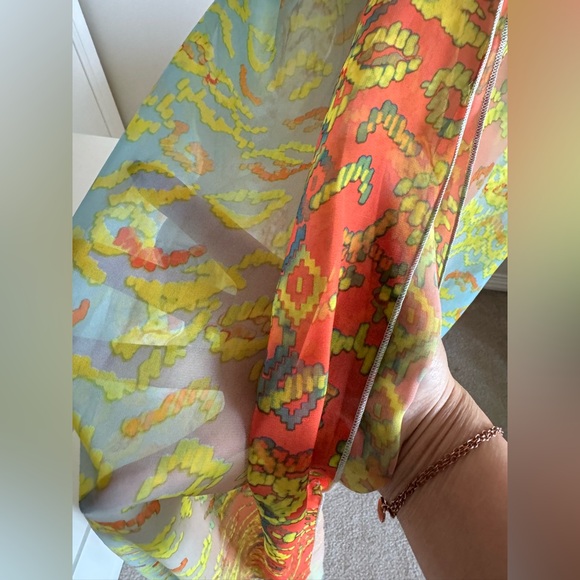 Beautiful Beach/Coverup Dress - Picture 5 of 10